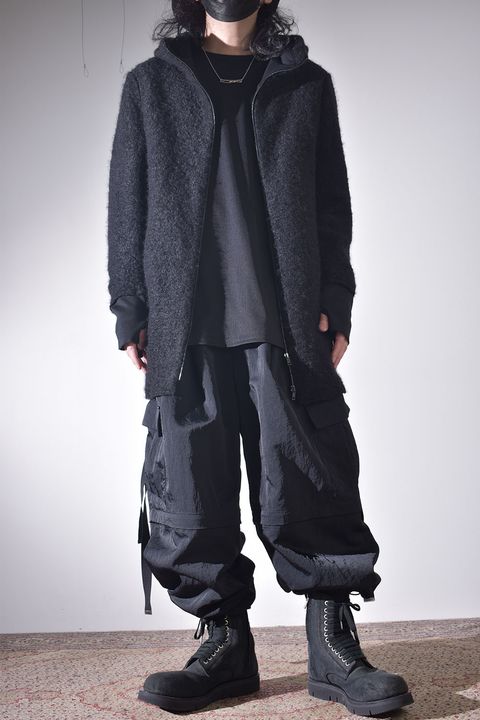 素材の変化で楽しむオールブラック