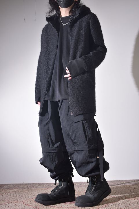 素材の変化で楽しむオールブラック