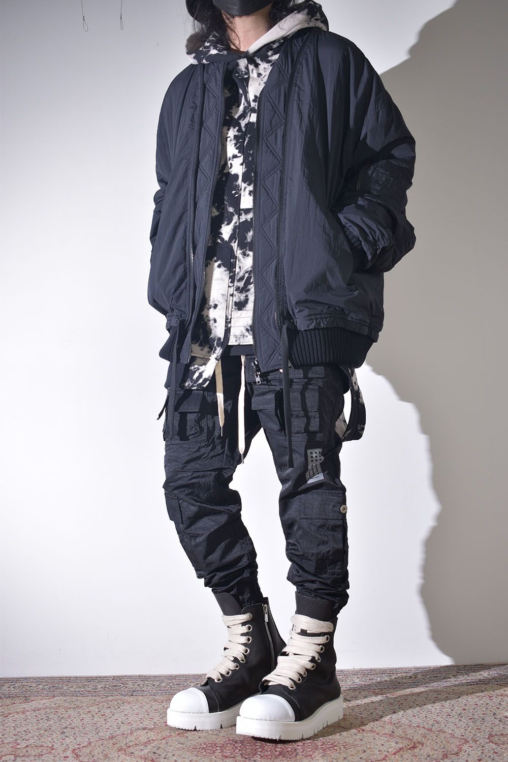 ボンバージャケット×ナイロンカーゴ