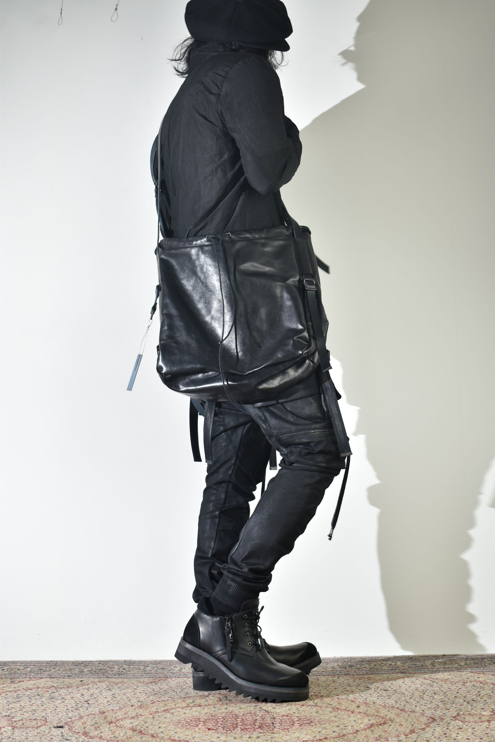 ショールカラーシャツ、インナーは白で