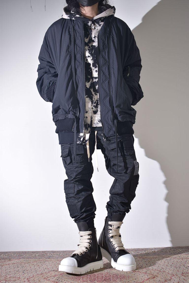 ボンバージャケット×ナイロンカーゴ