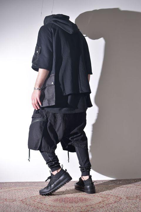 Hoodieも残り1点となっております。