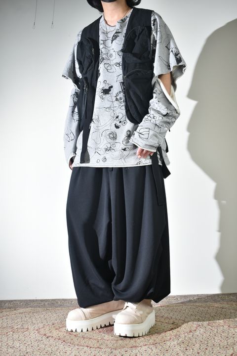 ラフなスウェットにベスト