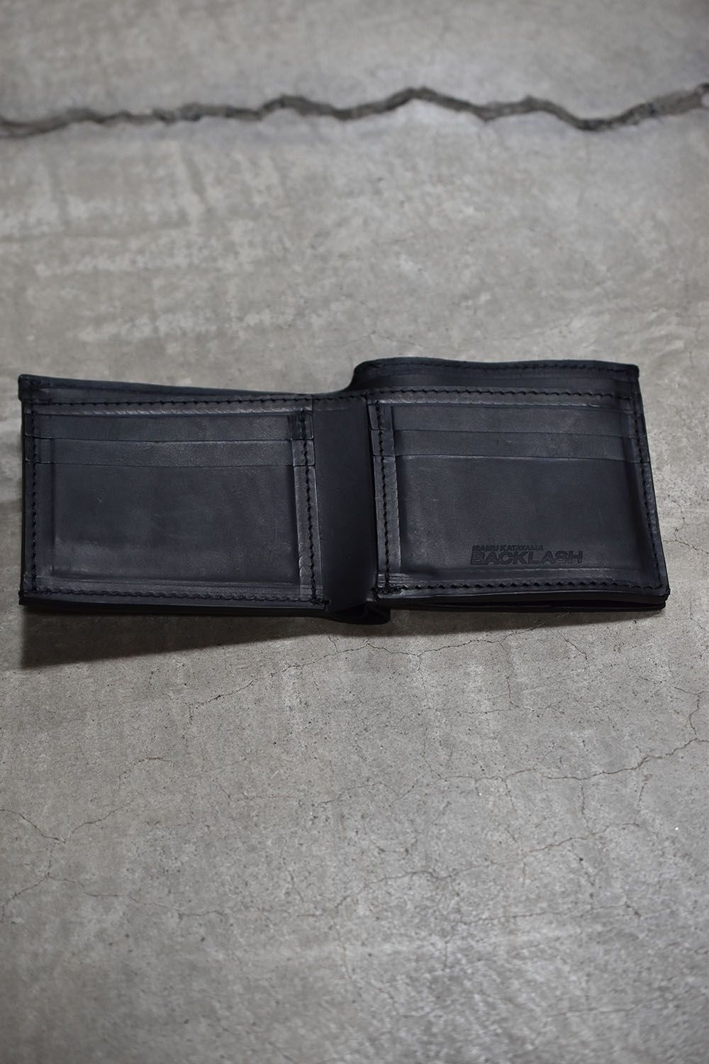 ISAMU KATAYAMA BACKLASH - GUIDI オイルカーフ二つ折り財布