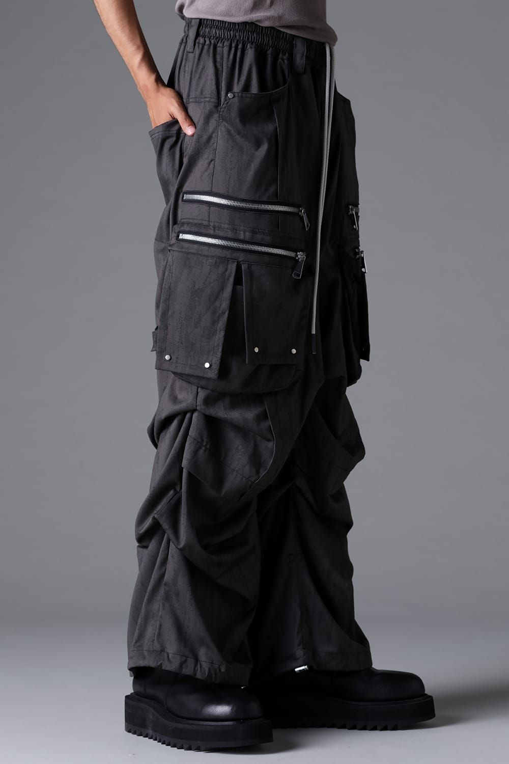《2026SS先行予約》Abstract Cargo Tuck Wide Pants"Black / Grey /Brown" / アブストラクトカーゴタックワイドパンツ"ブラック/グレー/ブラウン"