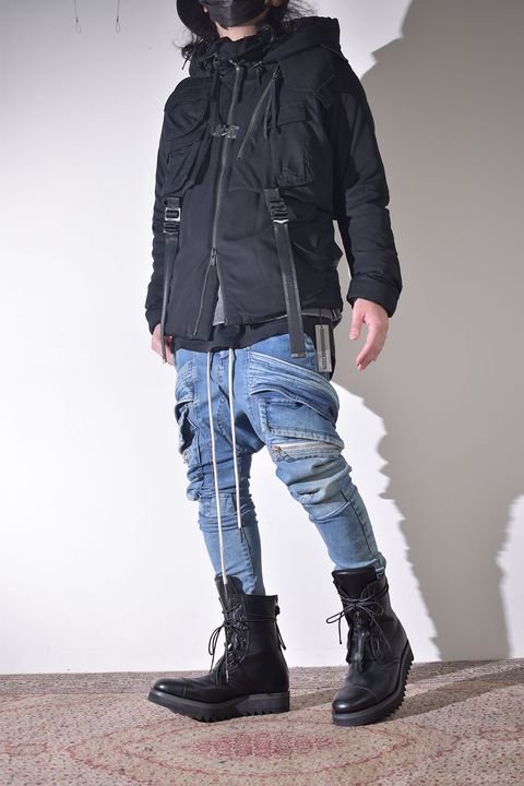 インディゴで合わせるダウンジャケット