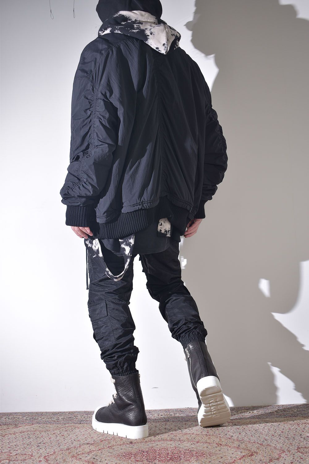ボンバージャケット×ナイロンカーゴ