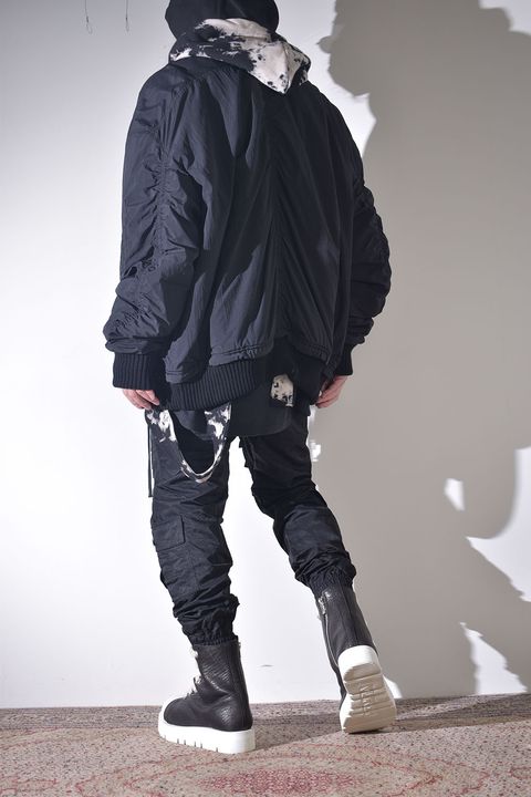 ボンバージャケット×ナイロンカーゴ