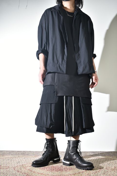 着こなしの幅広いA.F artefactのシャツ