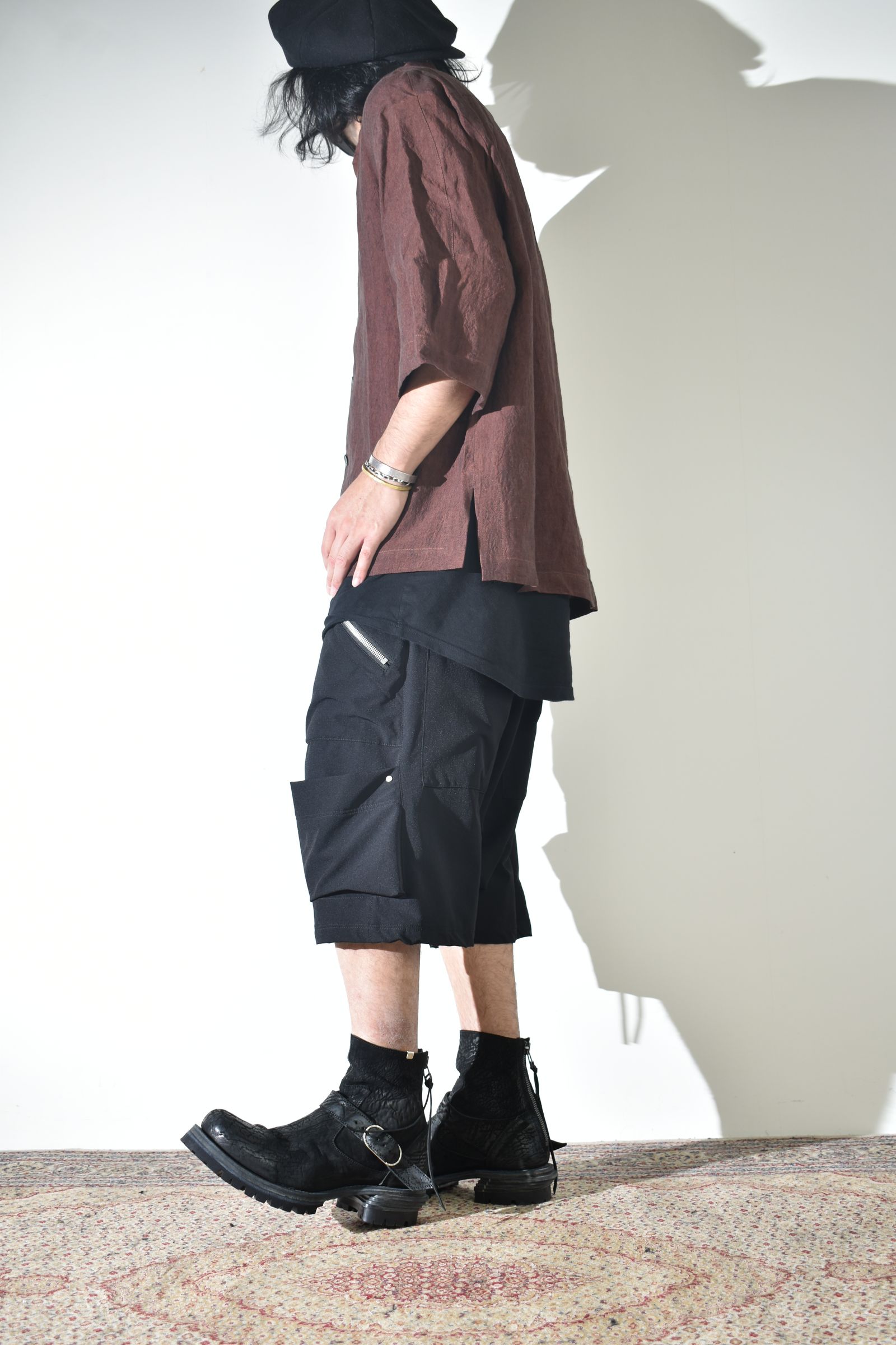 リネンシャツ × ストレッチナイロンショーツ