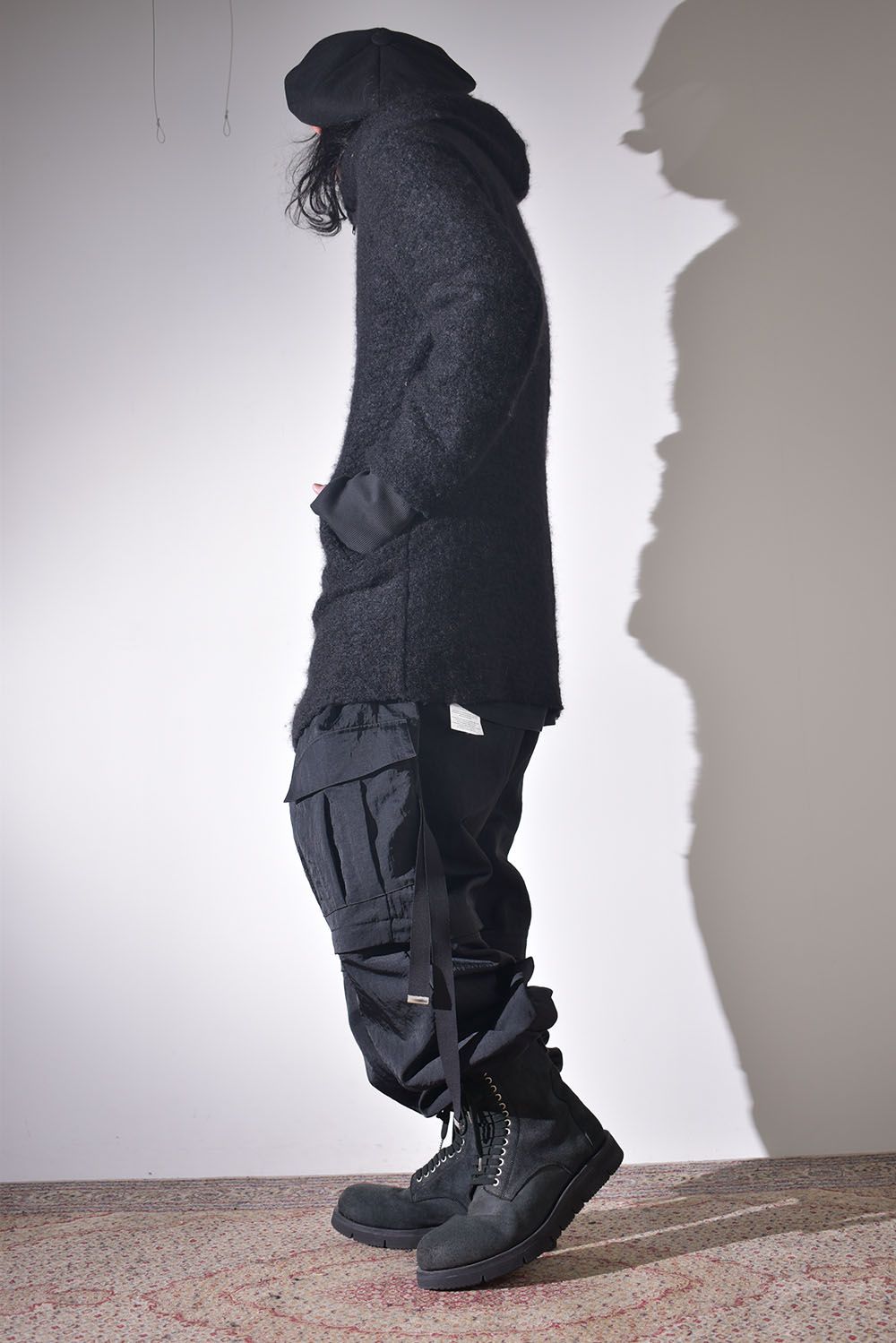 素材の変化で楽しむオールブラック