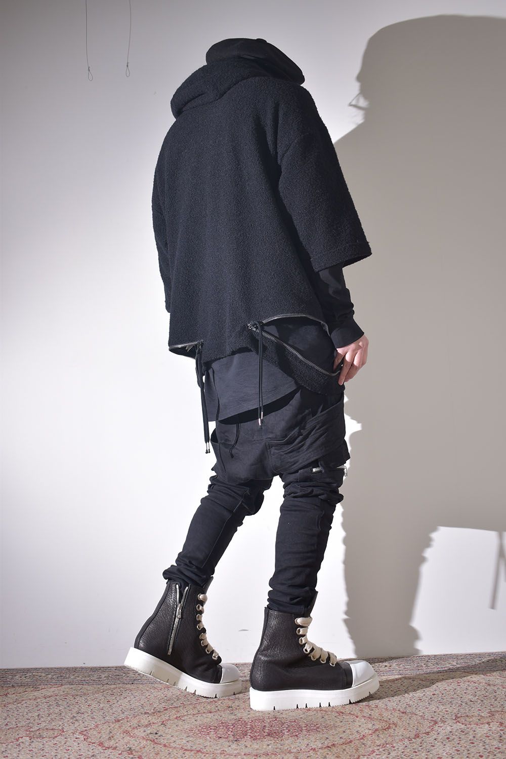 ニットフーディで保温性を確保