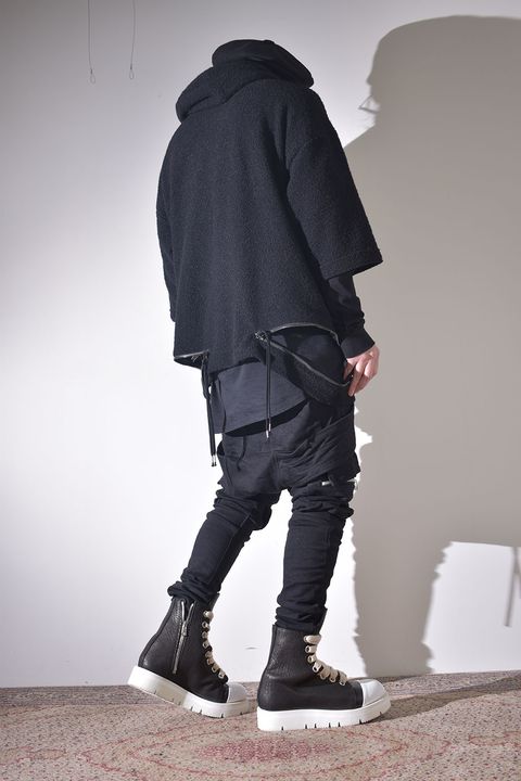 ニットフーディで保温性を確保