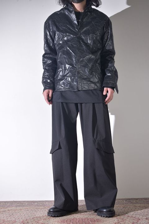 バギーシルエット × シンセティックレザーシャツ