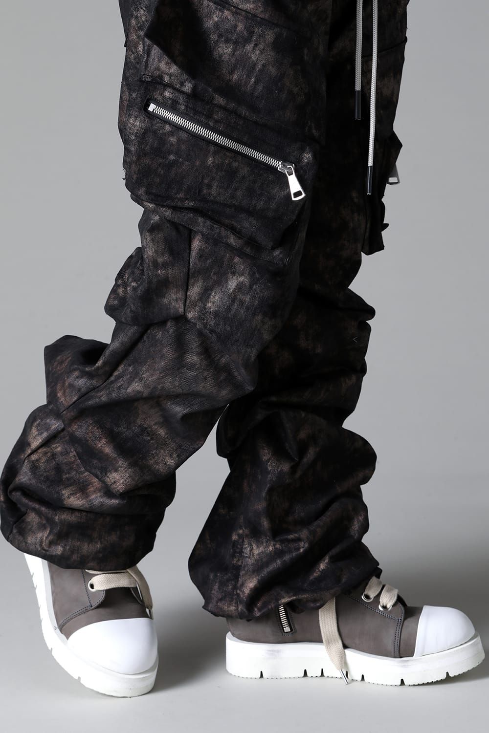 《2025AW先行予約》Metal Steam Camouflage Boots Cut Tuck Cargo Pants"Black × Beige" / メタルスチームカモフラージュ ブーツカットタックカーゴパンツ"ブラック×ベージュ"