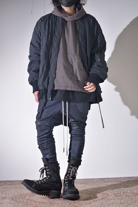 汎用性も高くオリジナリティのあるボンバージャケット