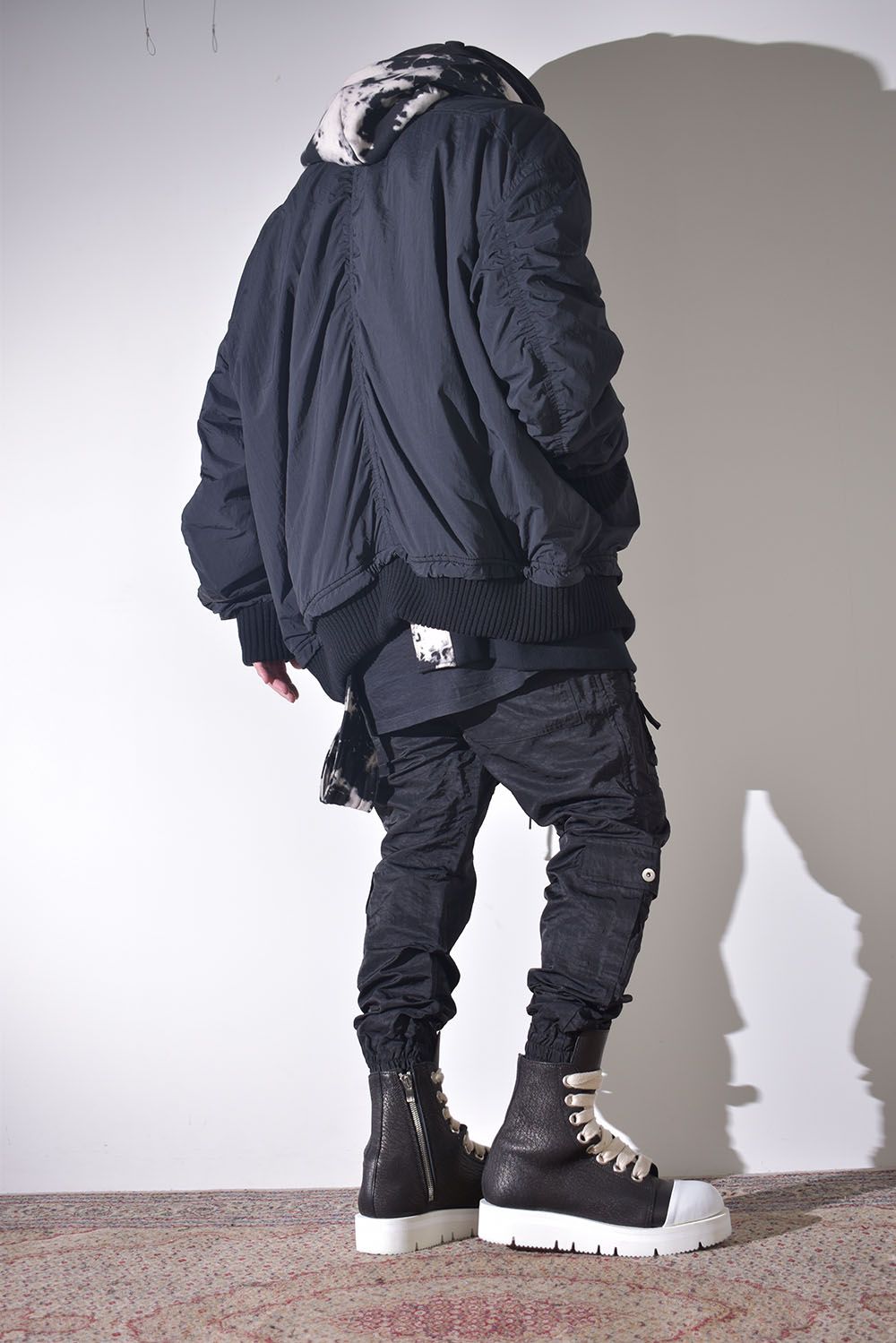 ボンバージャケット×ナイロンカーゴ