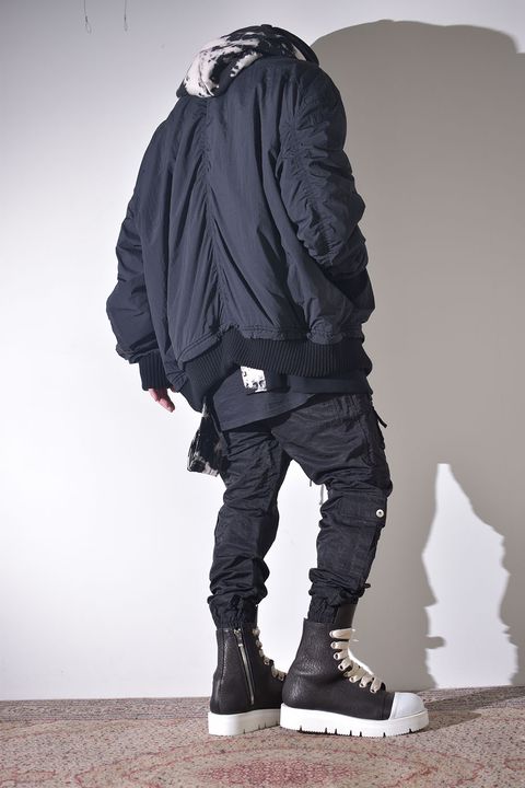 ボンバージャケット×ナイロンカーゴ