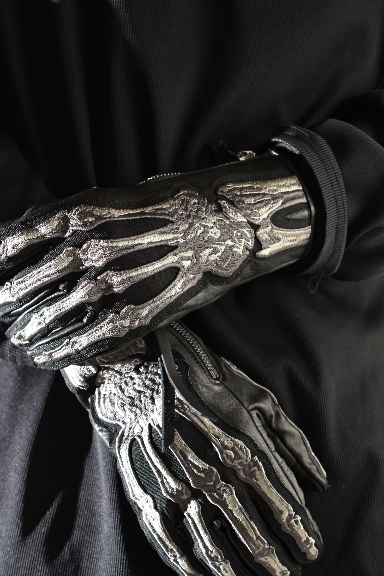 Horse Leather Embroidered Bone Gloves"Black" / ホースレザー刺繍ボーングローブ"ブラック"