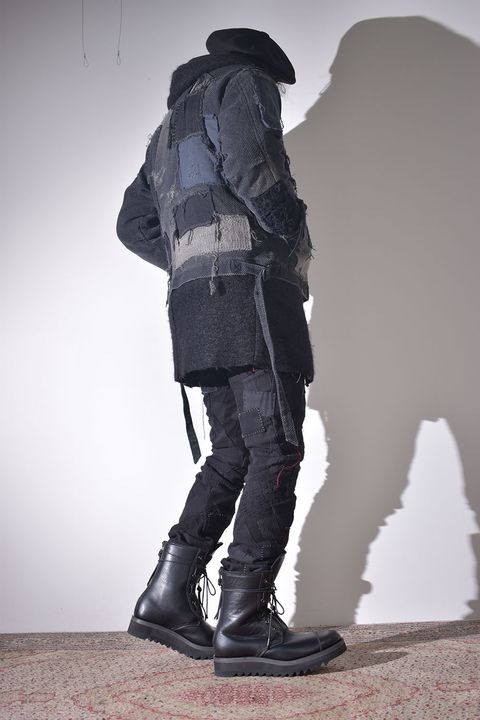 ライトアウターに保温性の高いフーディを差し込む