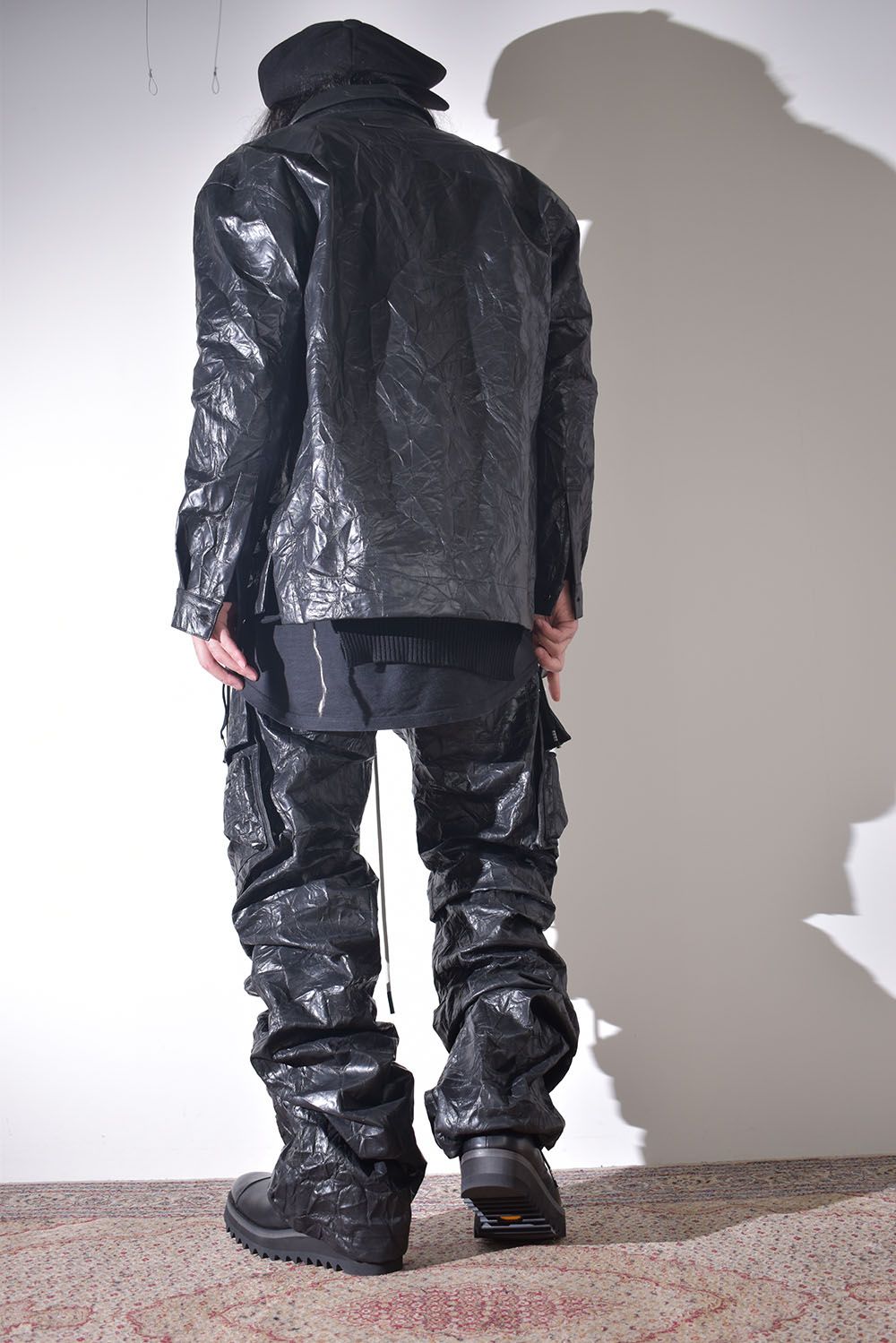 ニット × レザーの質感