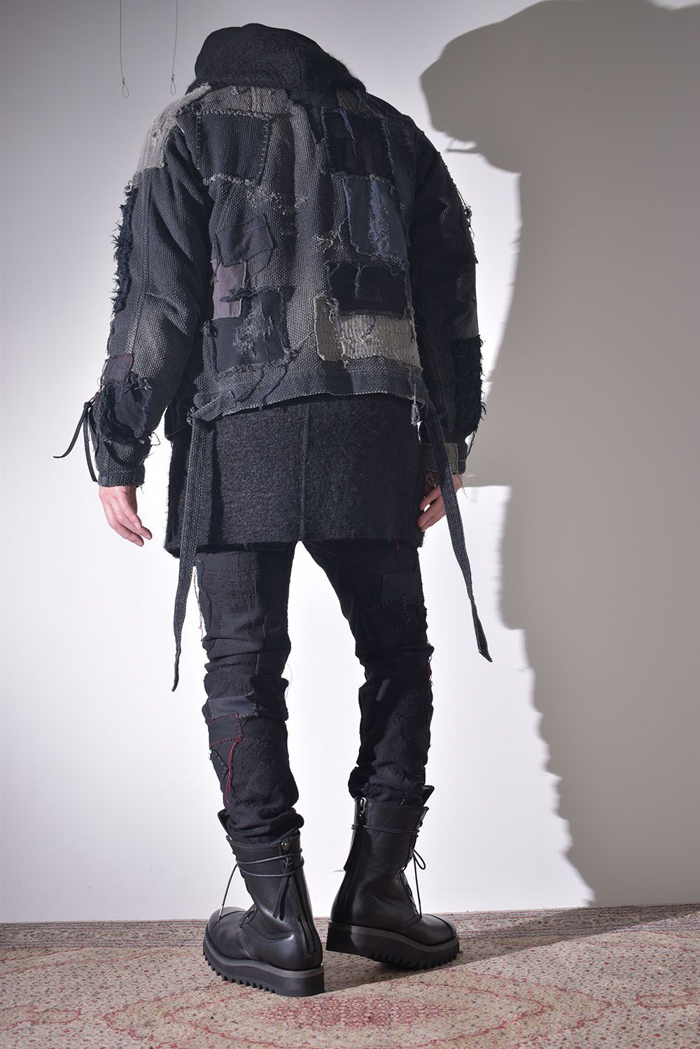 ライトアウターに保温性の高いフーディを差し込む