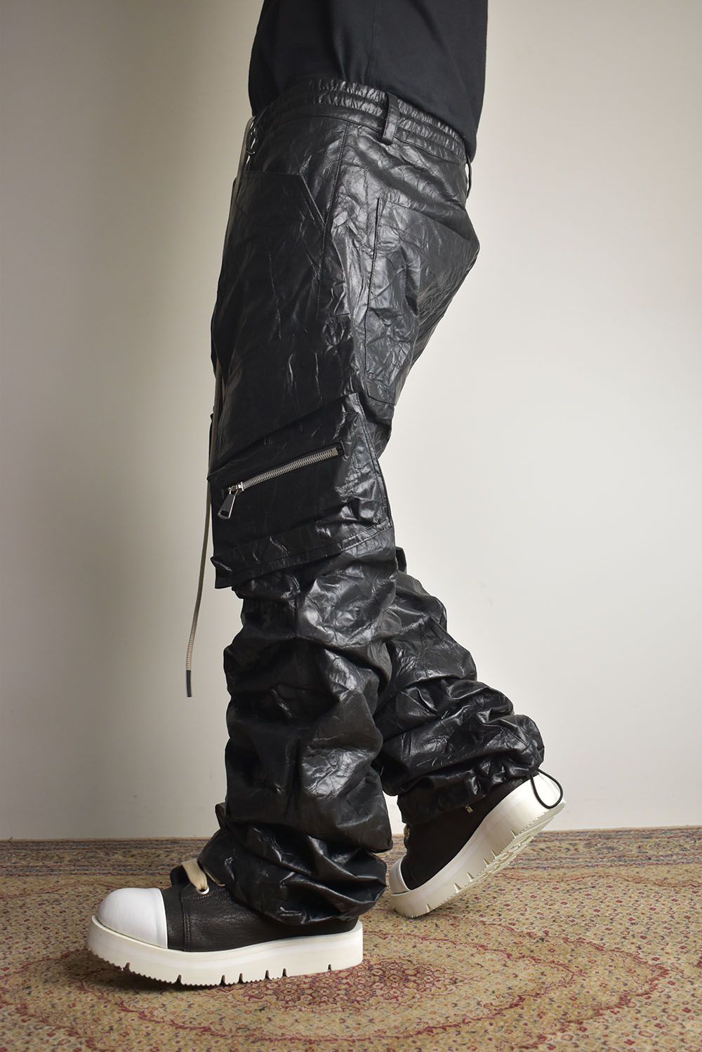 Washer Synthetic Leather Boots Cut Tuck Cargo Pants"Black " / ワッシャーシンセティックレザーブーツカットタックカーゴパンツ"ブラック"