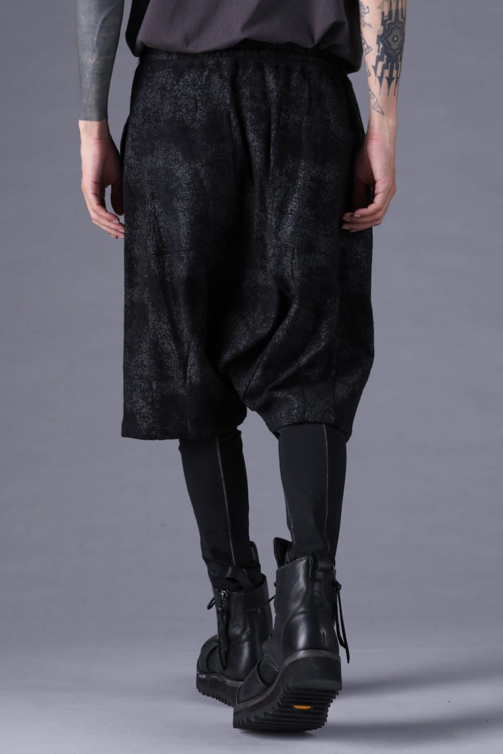 《2027SS先行予約分》Crack-Coated Jersey Sarrouel Shorts"Black" / クラックコーティングジャージーサルエルショートパンツ"ブラック"
