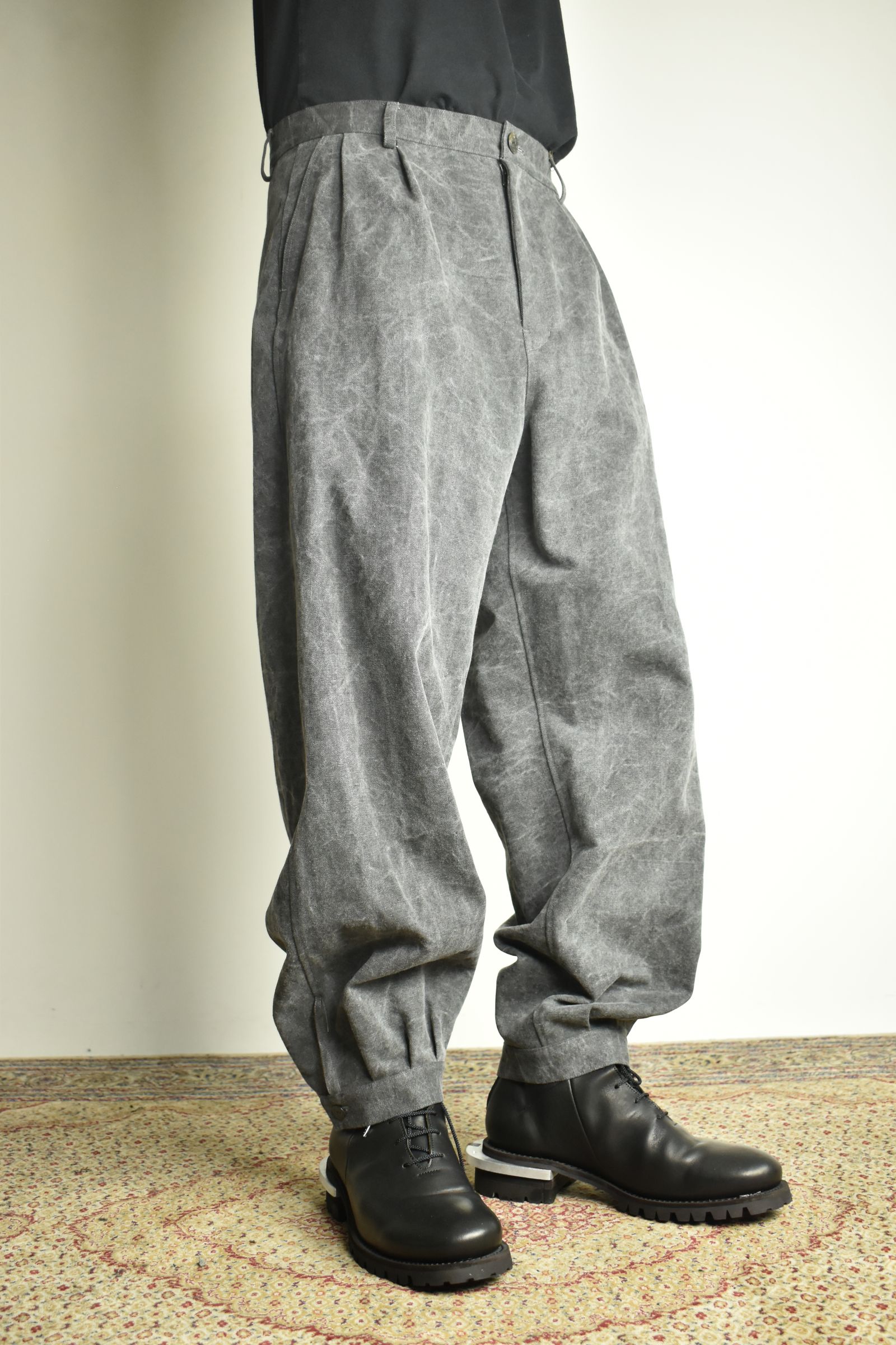Tucked Hem Pants with Button Closure"Charcoal" /  タックヘムパンツ "チャコール"