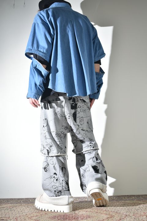 カジュアルだけじゃないデニムシャツ×スウェットパンツ