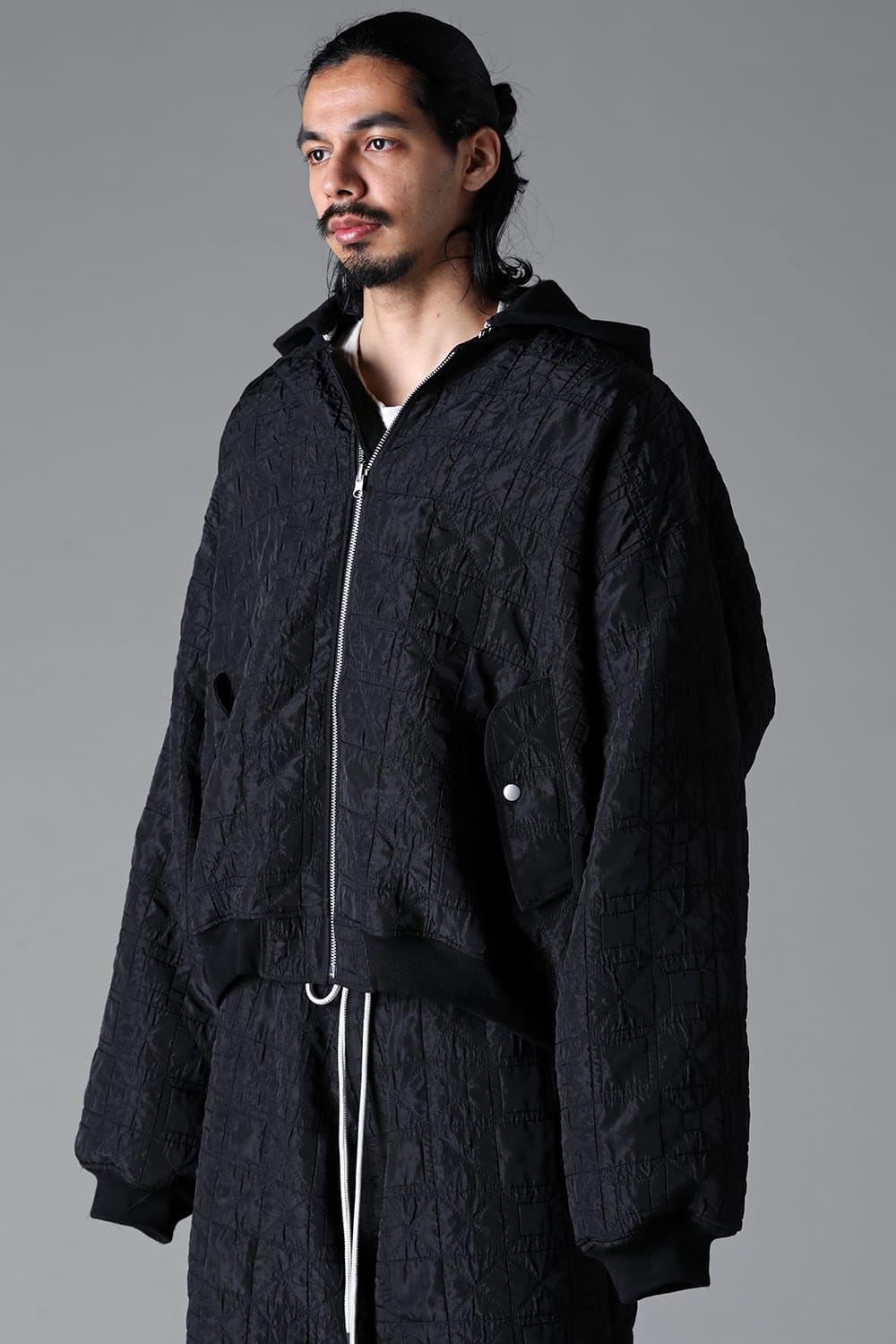 《2025AW先行予約》Geometry Jumbo Hooded MA-1 Blouson"Black" / ジオメトリージャンボフーデッドMA-1ブルゾン"ブラック"