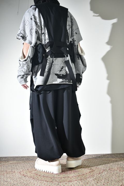 ラフなスウェットにベスト