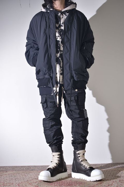 ボンバージャケット×ナイロンカーゴ
