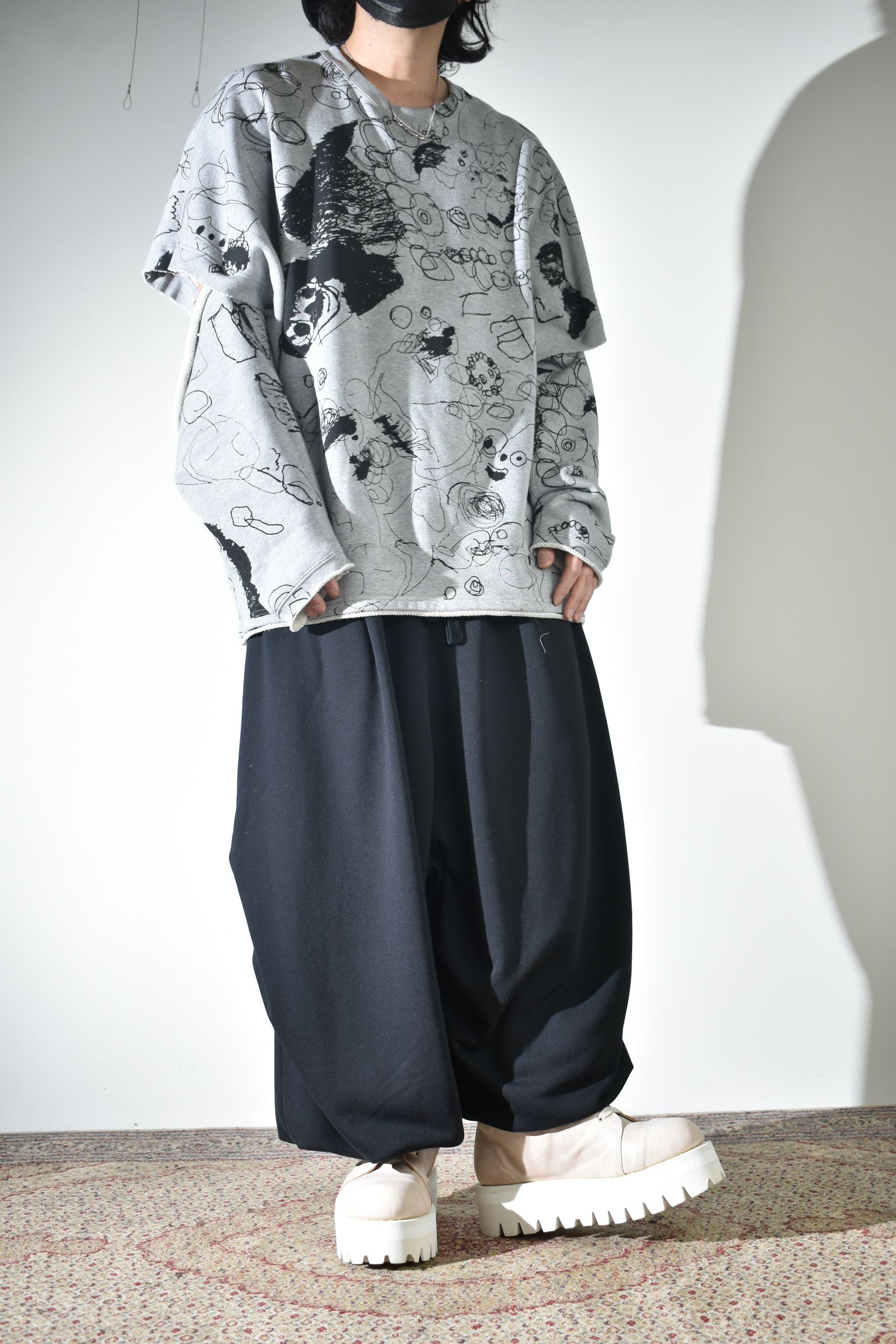 ラフなスウェットにベスト