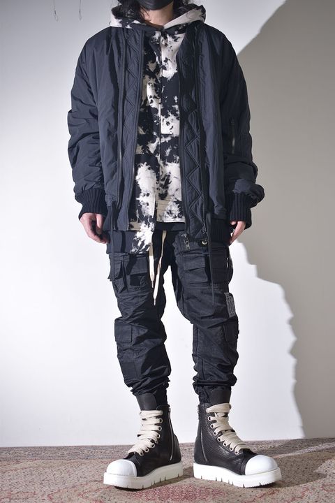 ボンバージャケット×ナイロンカーゴ