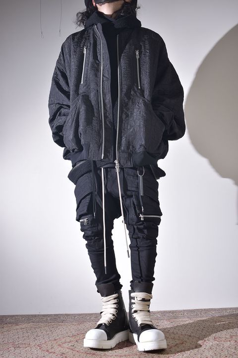 ニットフーディで保温性を確保