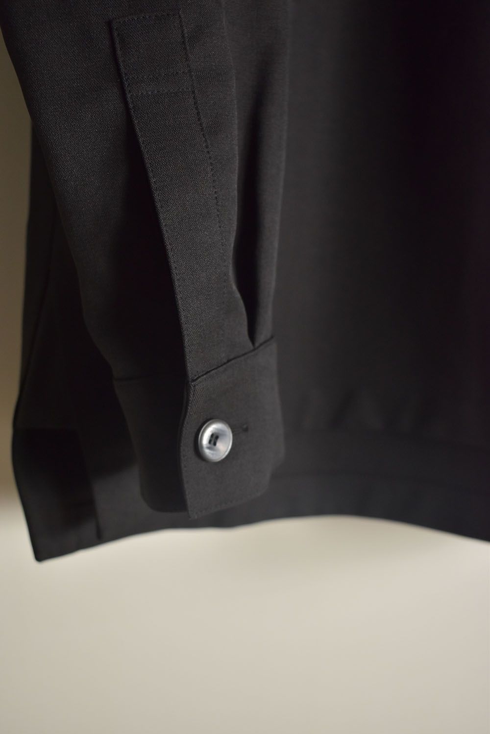 Collarless Top"Black" / カラーレストップ"ブラック"