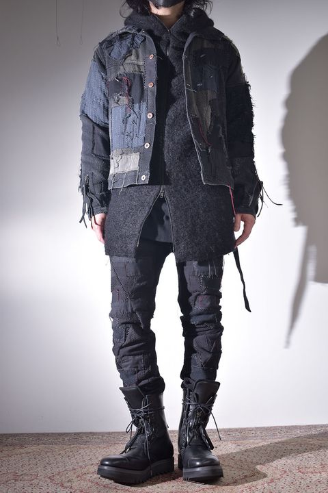 ライトアウターに保温性の高いフーディを差し込む