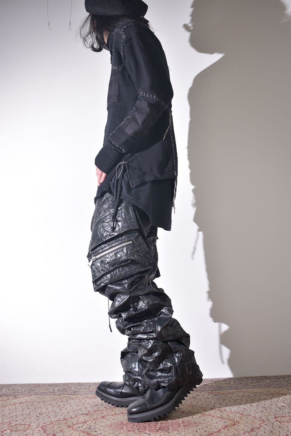 ニット × レザーの質感