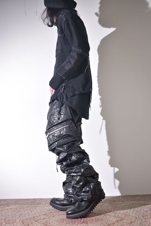 ニット × レザーの質感