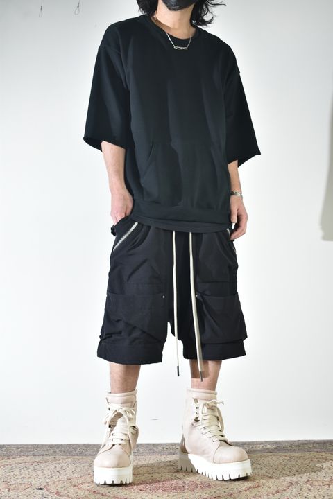 ドライタッチなスウェットで初夏意識