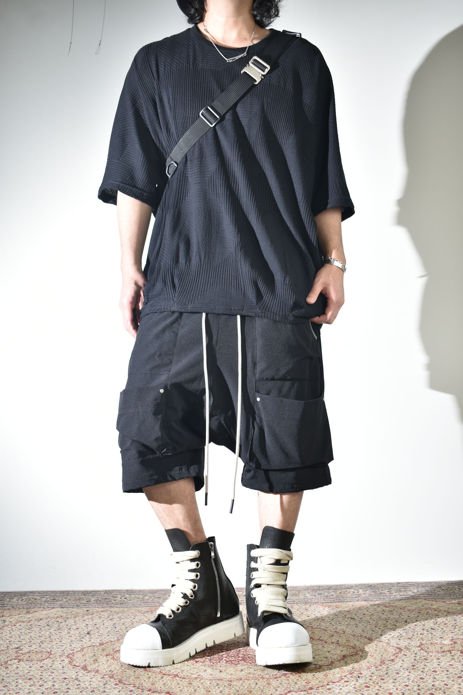 定番のドルマンスリーブシルエット