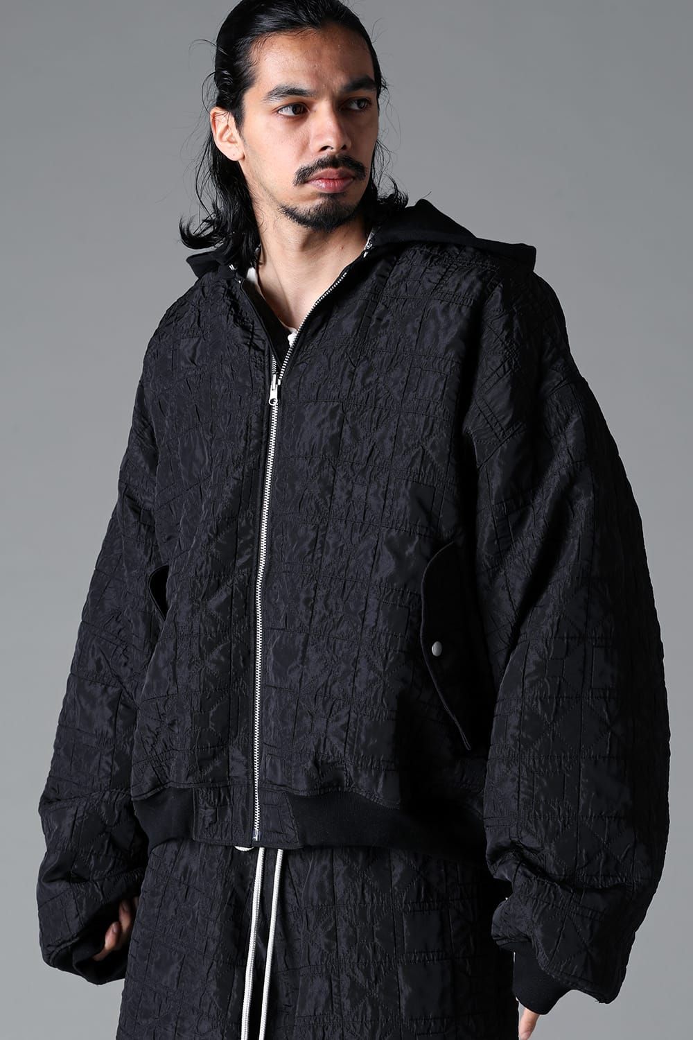 《2025AW先行予約》Geometry Jumbo Hooded MA-1 Blouson"Black" / ジオメトリージャンボフーデッドMA-1ブルゾン"ブラック"