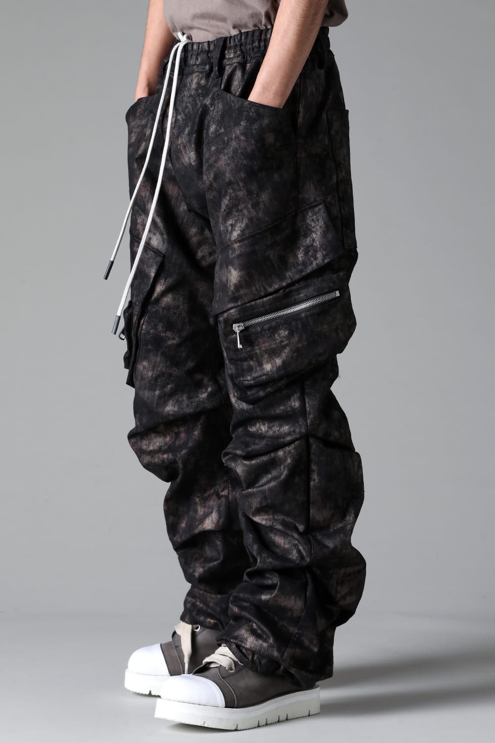 《2025AW先行予約》Metal Steam Camouflage Boots Cut Tuck Cargo Pants"Black × Beige" / メタルスチームカモフラージュ ブーツカットタックカーゴパンツ"ブラック×ベージュ"