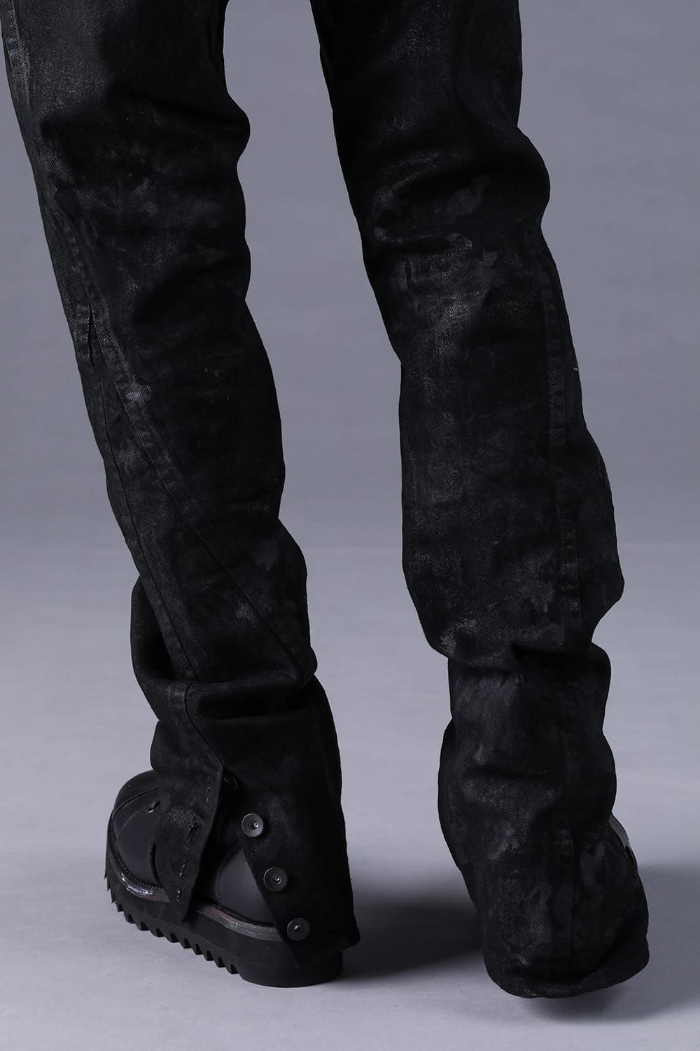《2027SS先行予約分》Product Coated Stretch Denim Flared Slim Pants"Black" / 製品コーティングストレッチデニムフレアスリムパンツ"ブラック"