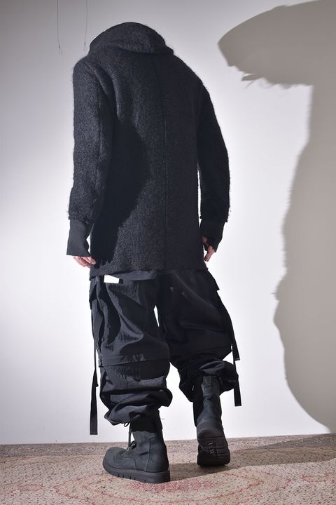 素材の変化で楽しむオールブラック