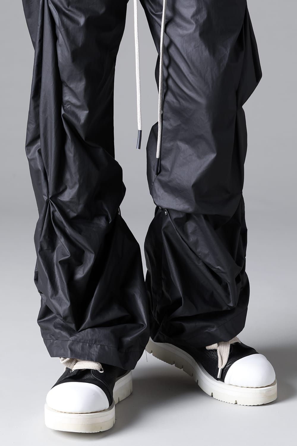 《2026SS先行予約》Coating Random Tuck Bootcut Pants"Black" / コーティングランダムタックブーツカットパンツ"ブラック"