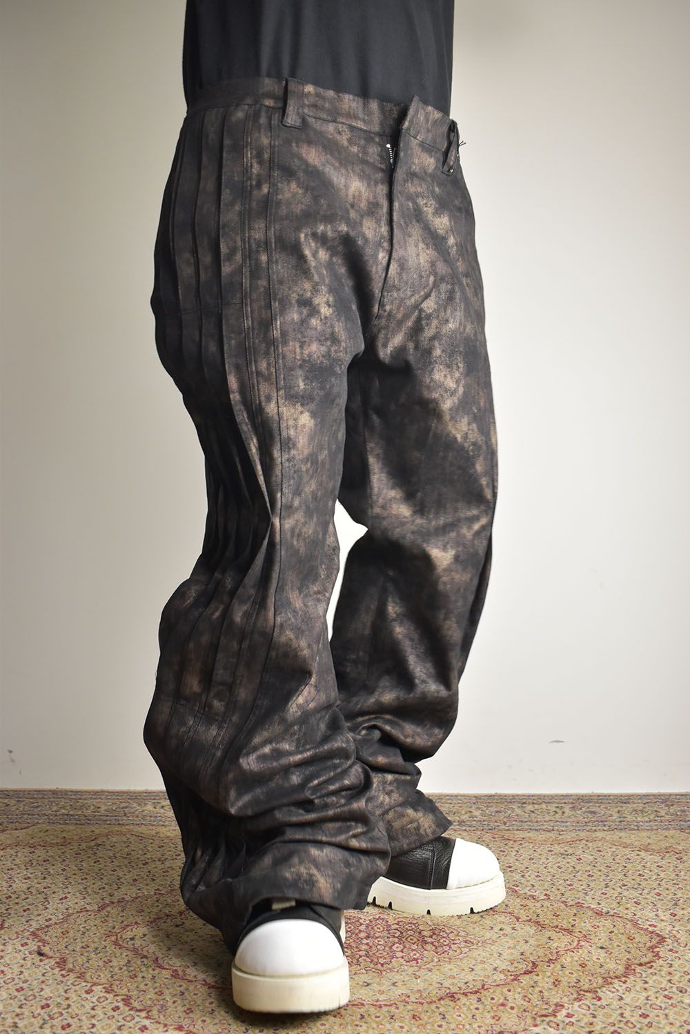 《2025AW先行予約》Metal Steam Camouflage Side Pin Tuck Boots Cut"Black × Beige" / メタルスチームカモフラージュ サイドピンタックブーツカット"ブラック×ベージュ"