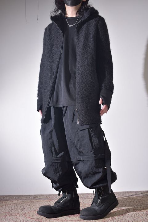 素材の変化で楽しむオールブラック