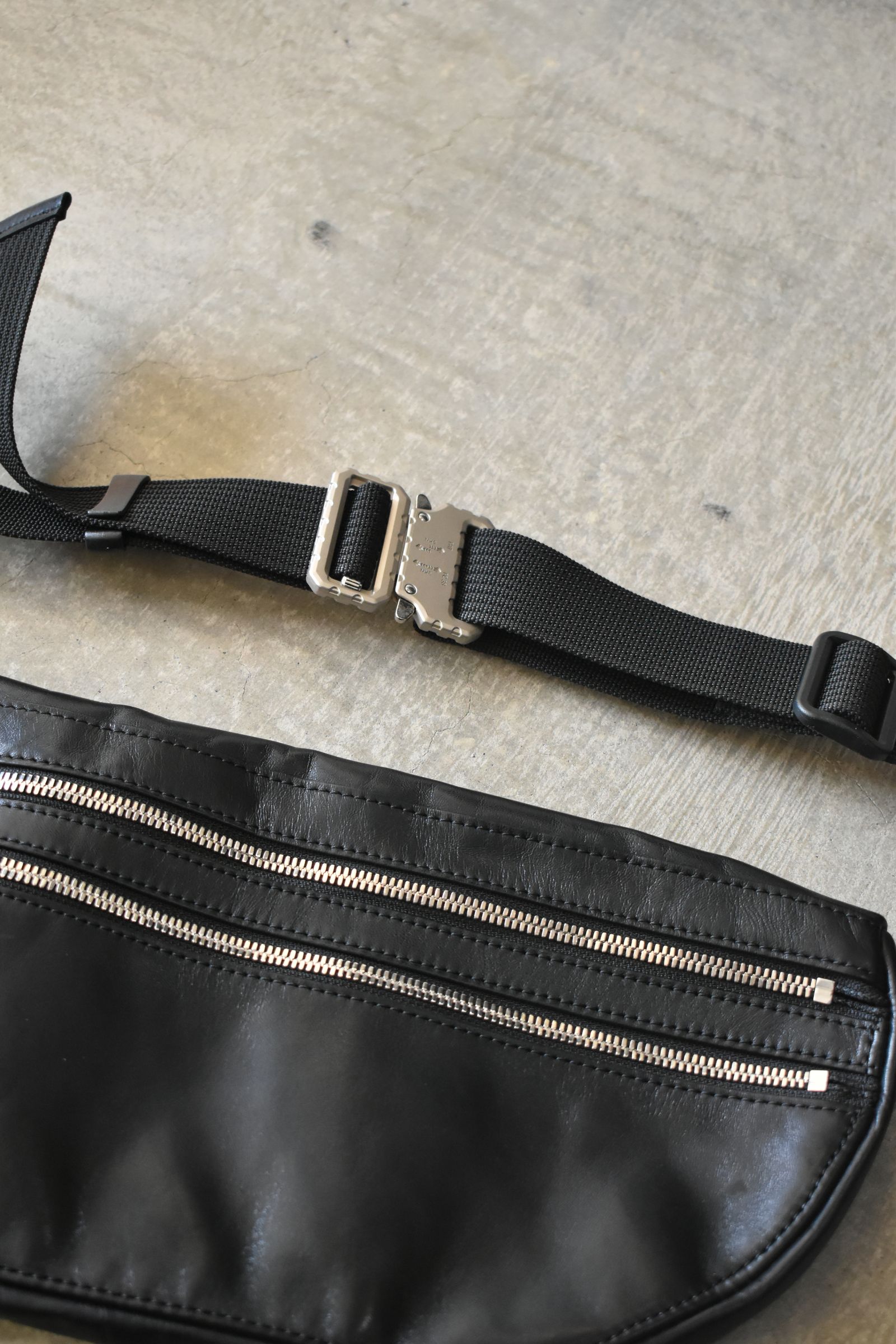 Leather Body Bag"Black" / レザーボディバッグ"ブラック"